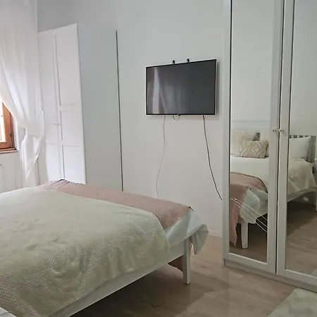 2-bed Sleeps 5 With Hot Tub דירה ראפאלו