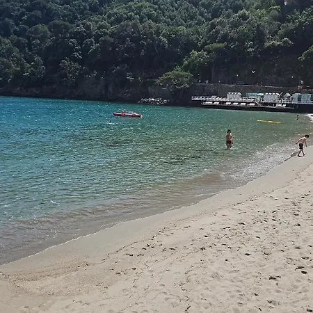 2-bed Sleeps 5 With Hot Tub Rapallo