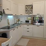 2-bed Sleeps 5 With Hot Tub *