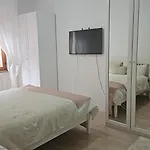 2-bed Sleeps 5 With Hot Tub Apartament Rapallo
