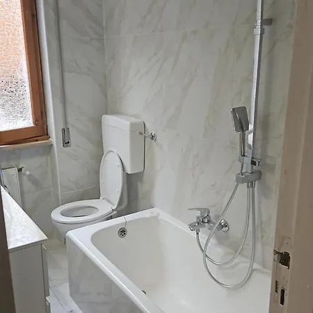 2-bed Sleeps 5 With Hot Tub Rapallo