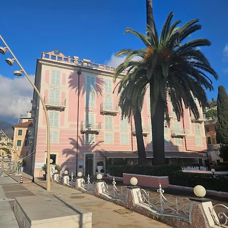 2-bed Sleeps 5 With Hot Tub Rapallo