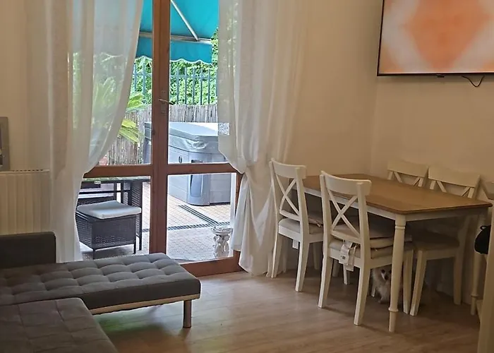 2-bed Sleeps 5 With Hot Tub *