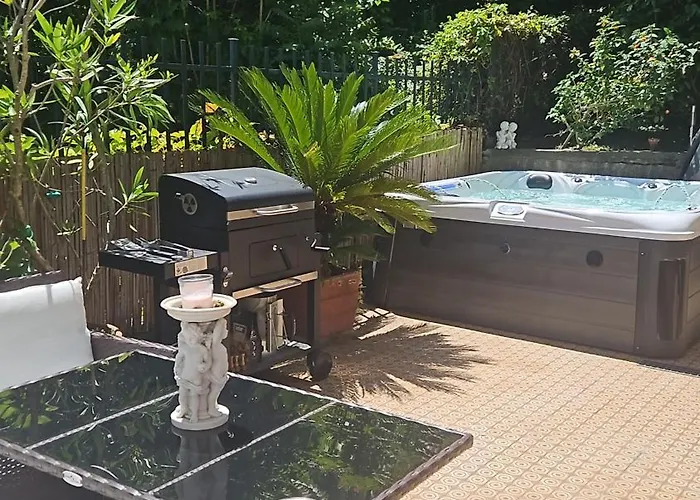 Apartment 2-bed Sleeps 5 With Hot Tub *