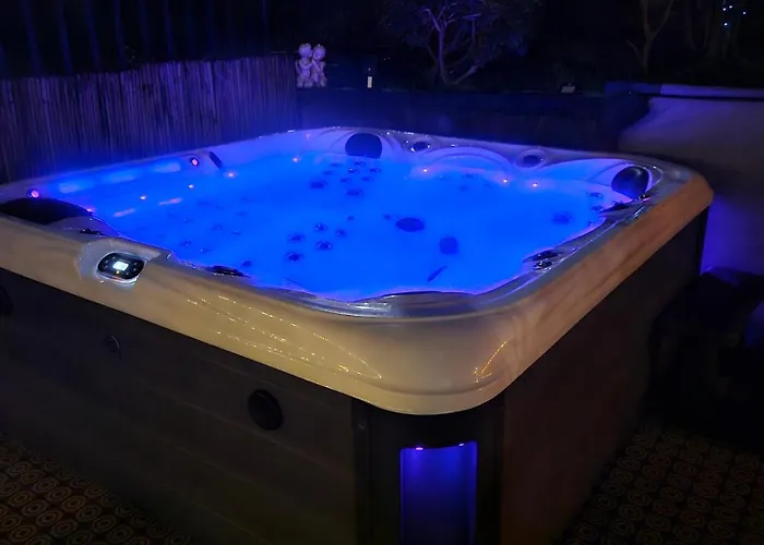 2-bed Sleeps 5 With Hot Tub * Rapallo